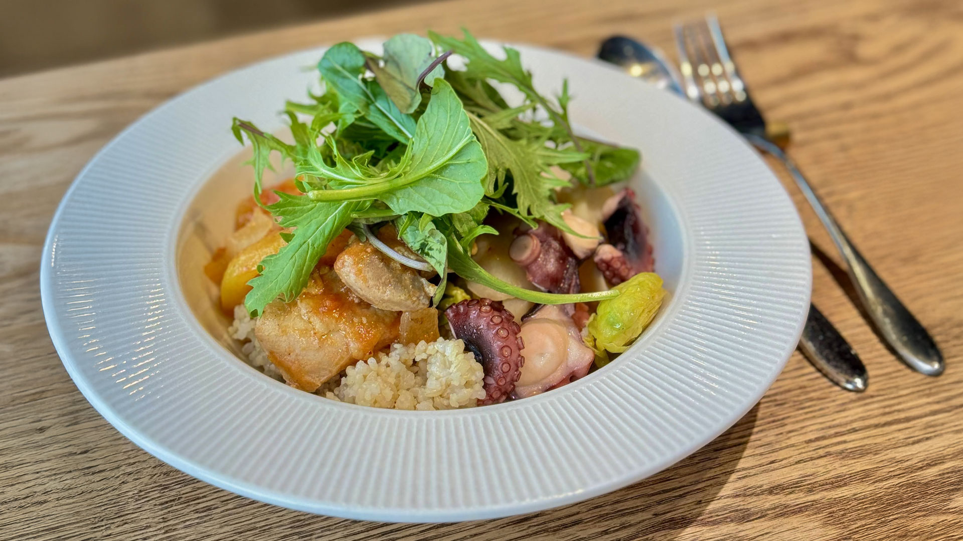 銀座のランチ
旬の魚介や食材を使った特別メニュー