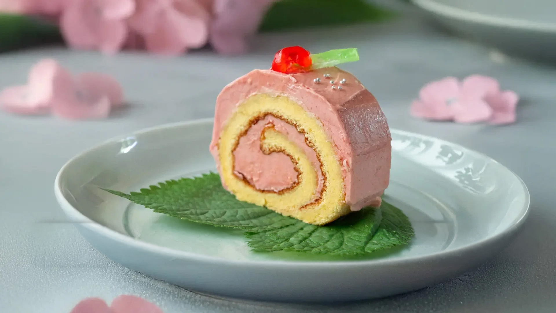 紫陽花ケーキ登場
紫陽花に見立てた、バターロールケーキ