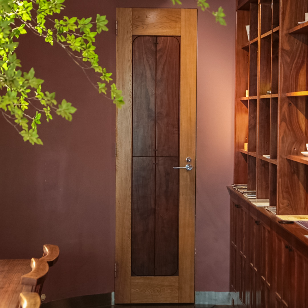 三茶店のトイレの扉